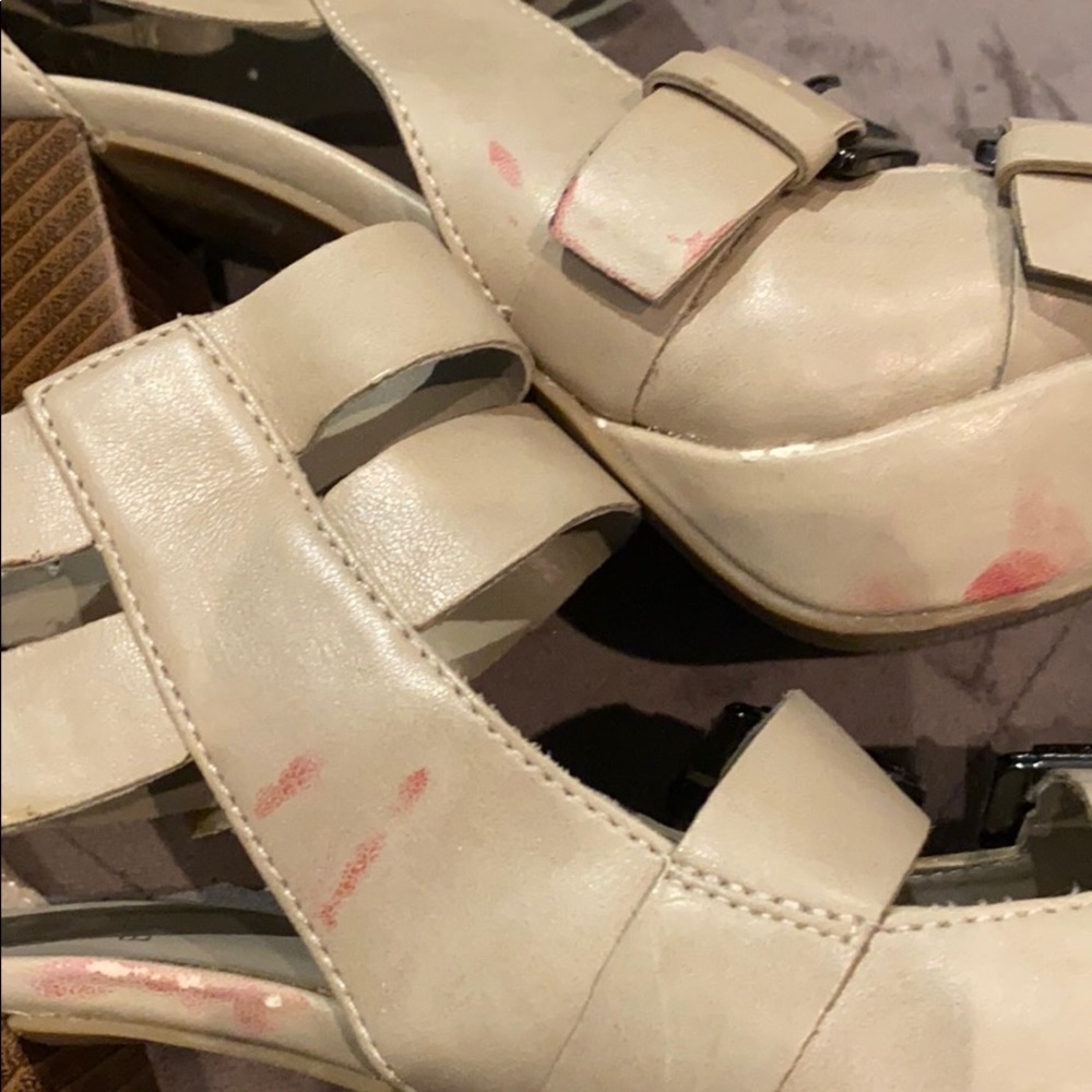 Heels - Picture 6 of 6